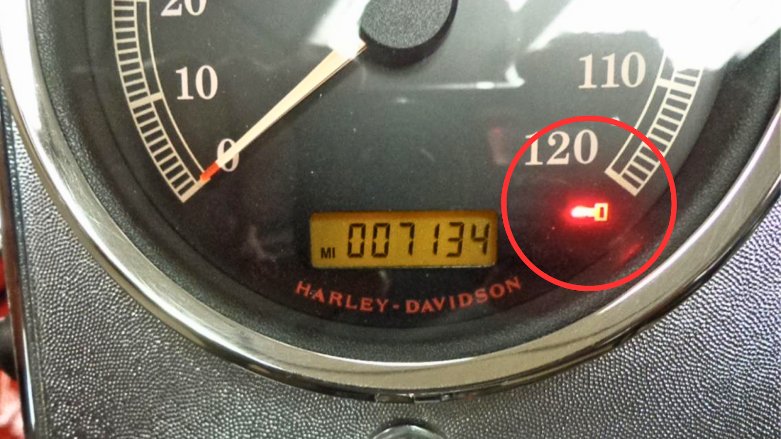What does the red key light on a Harley-Davidson mean? [ANSWERED]