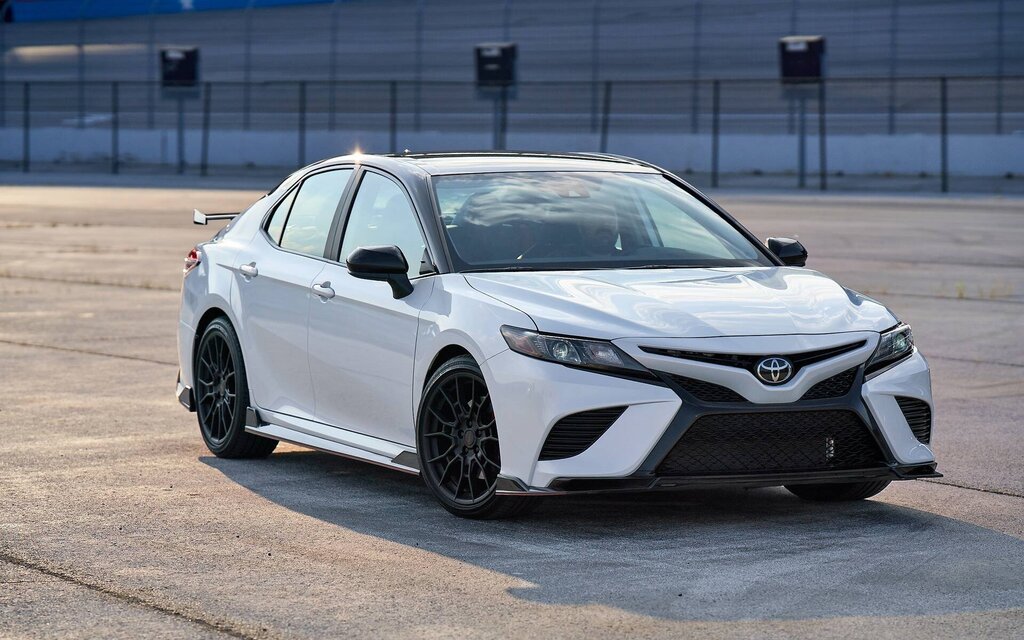 toyota-camry-le-2019